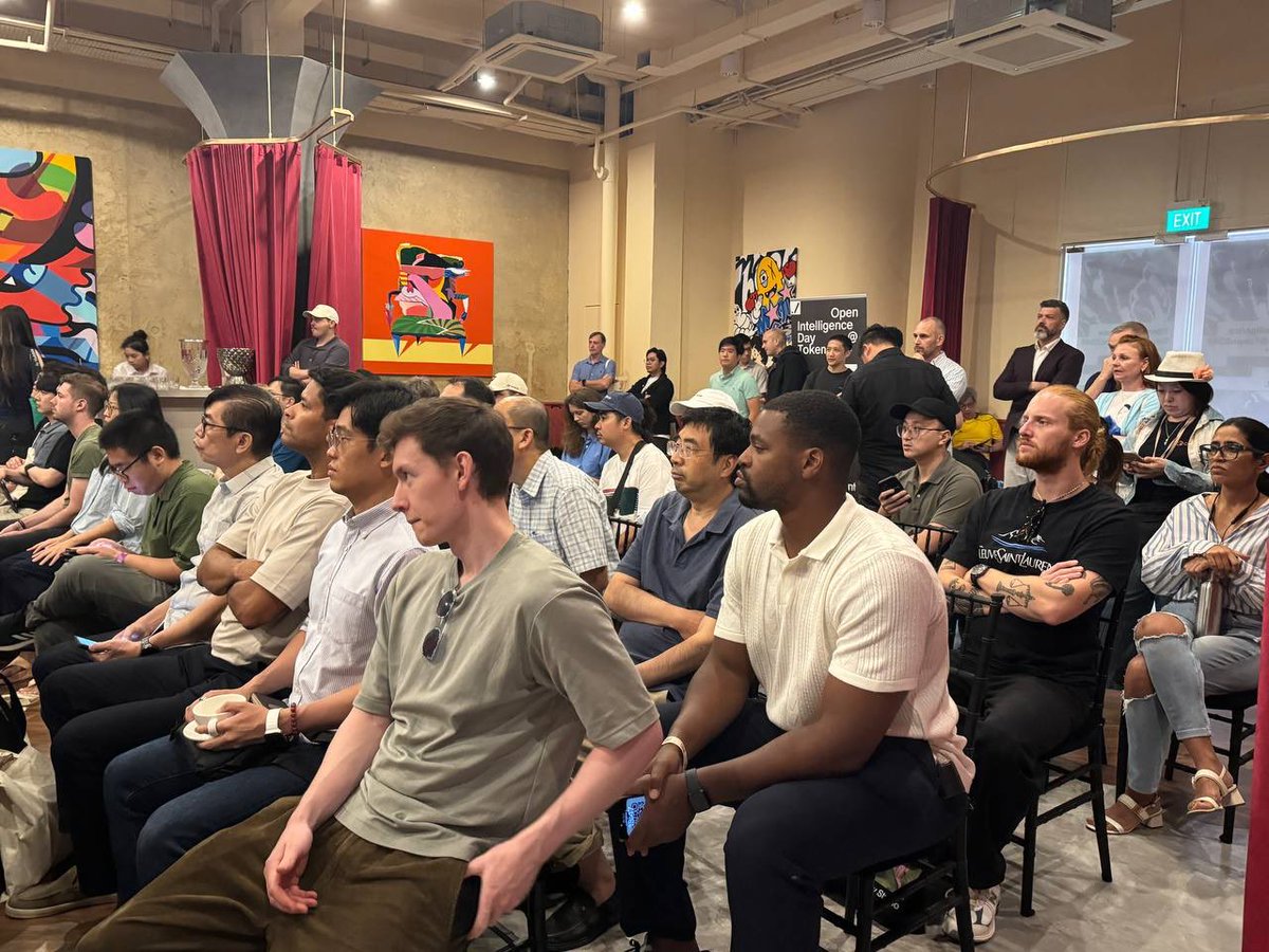 MikegCrypto's tweet image. What a panel 🔥 

@Gradient_HQ 

Open intelligence day @token2049 

We building folks 👊 

#moderator