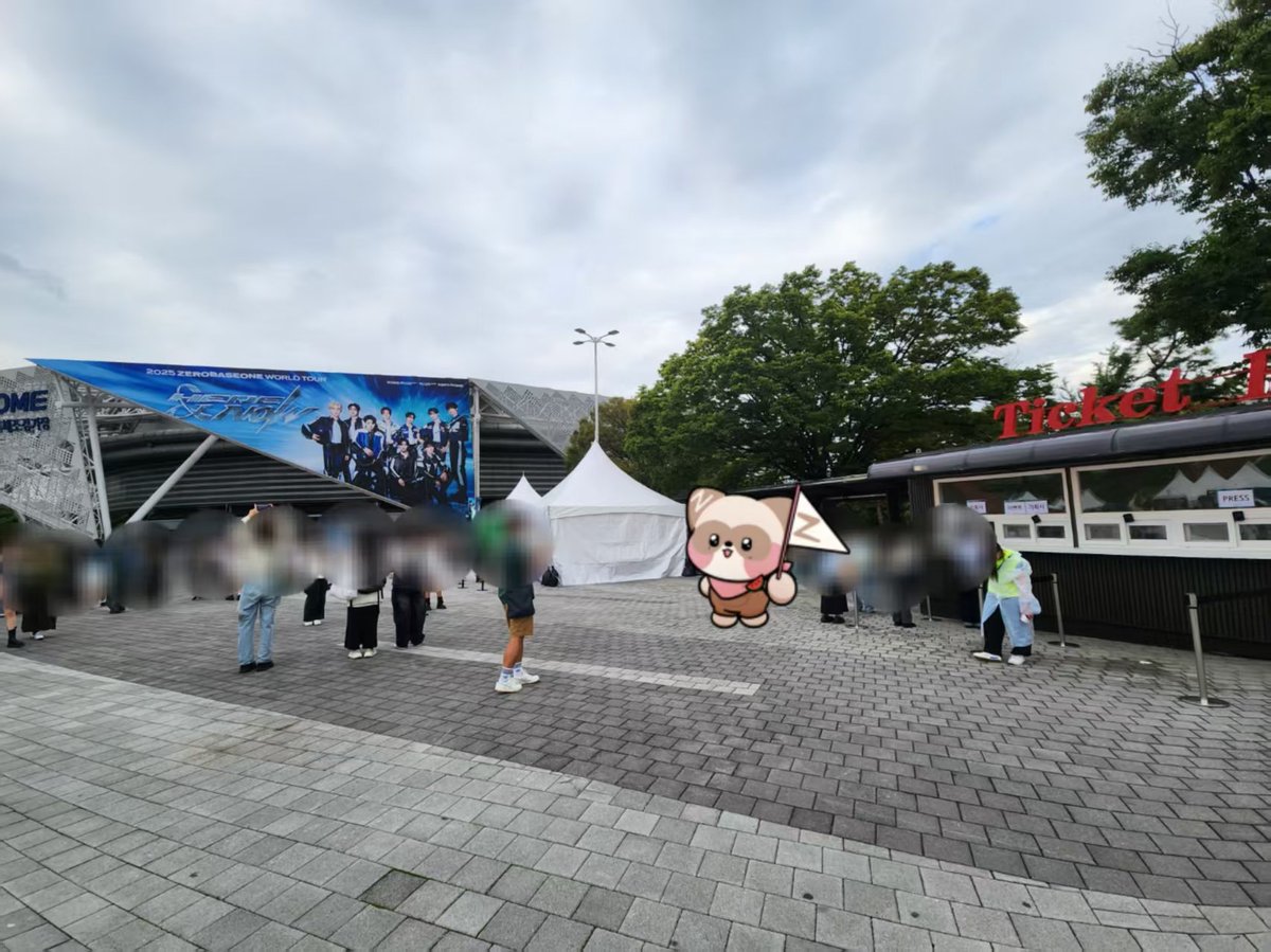 crosin4hao's tweet photo. 서울콘 1일차 무료나눔 이 곳에서 진행중입니다. https://t.co/XmXu4Q4RIa