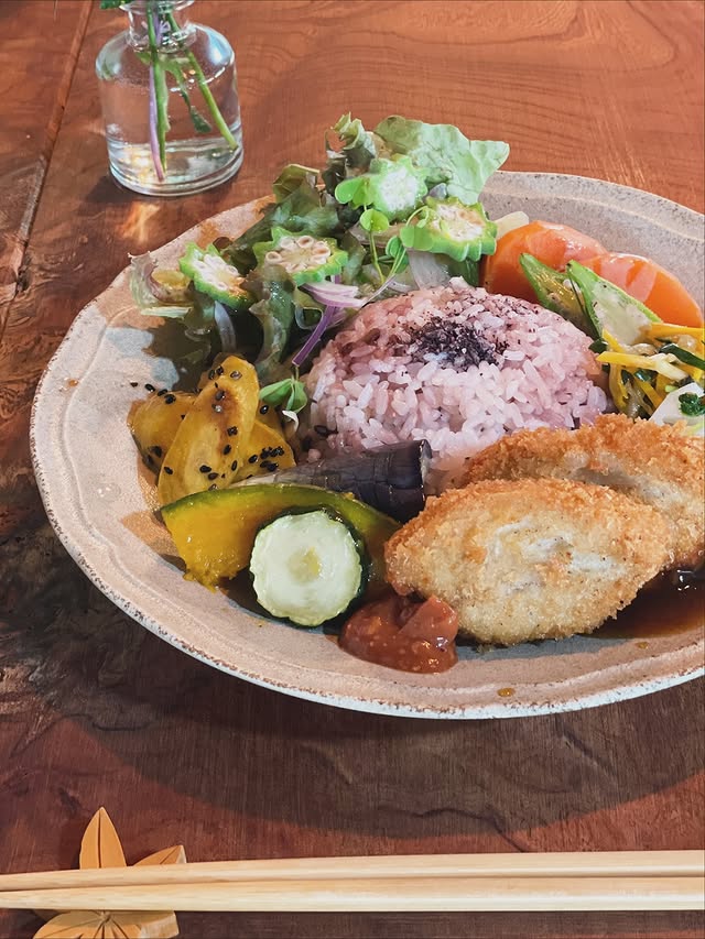 orange_inc_'s tweet photo. 成田駅から徒歩4分、新道通りに古民家カフェがオープン✨️

「季節の箱庭」さんです！

こんな街なかで、こんなに趣深い古民家体験、そして見た目にも美しくて美味しいブッダボウルをいただけるなんて！ぜひこの感動を体験しにきてください😋

#成田市 https://t.co/Usg1uyM8cn