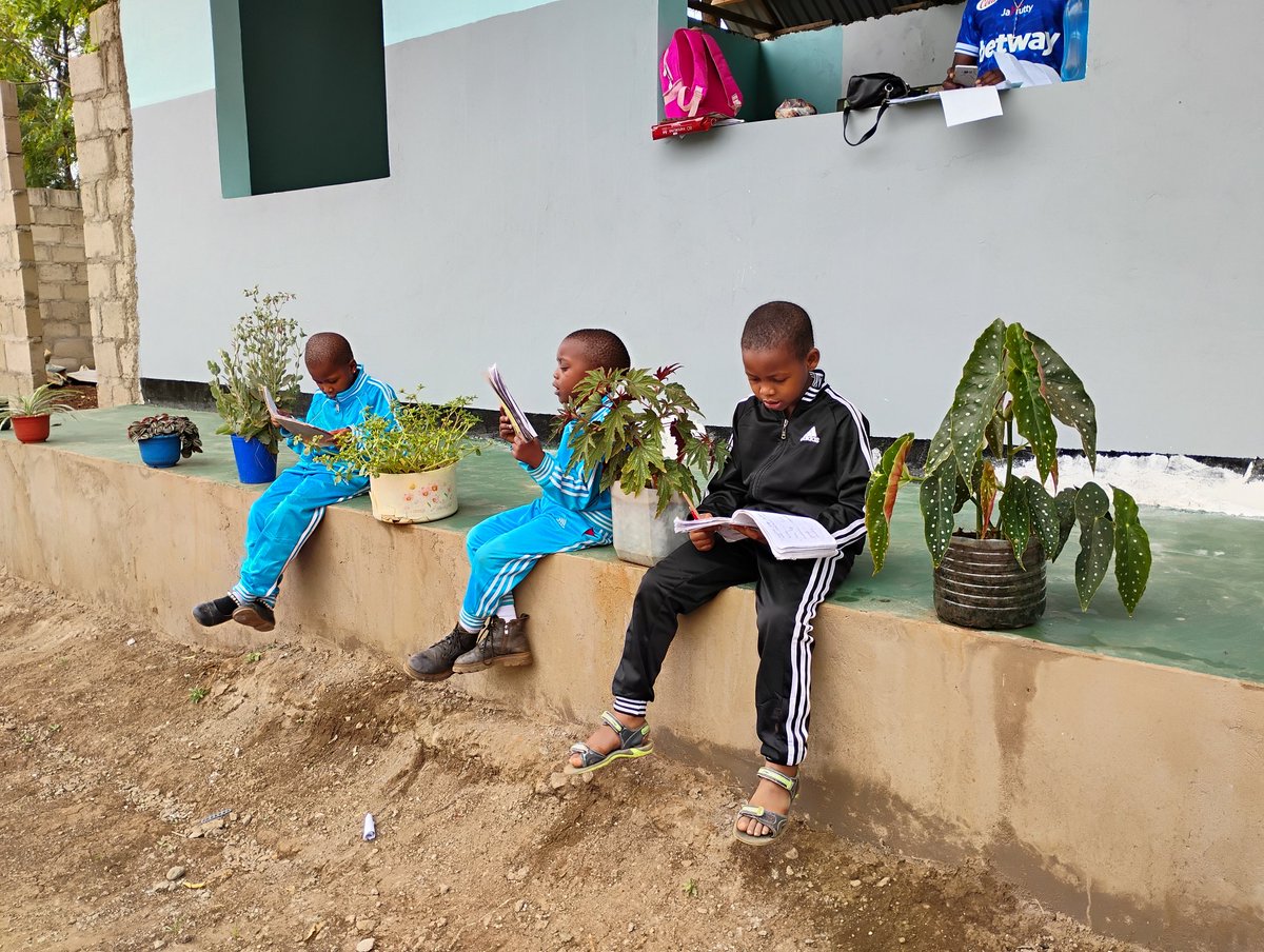 FreeGenerationA's tweet image. The continuation of what we build...
We can do it anywhere 
#WeAreFreeGeneration 
#WeBelieveInChanges