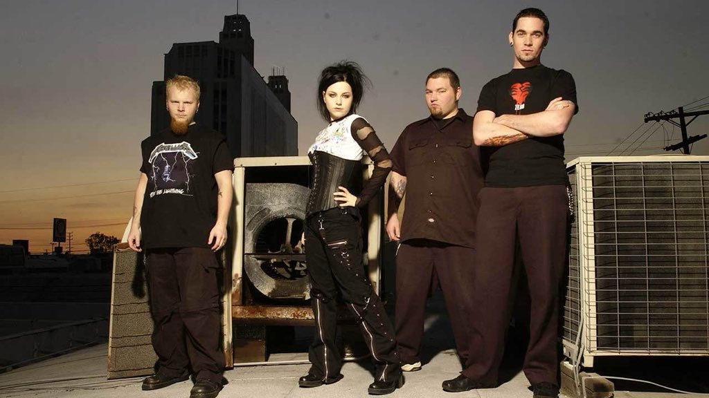 PopDataMusic's tweet photo. "Bring Me To Life" by @evanescence rises to a new peak of #118 on today's Global Spotify chart with over 1.39 MILLION streams. https://t.co/kFk1lLlFP3