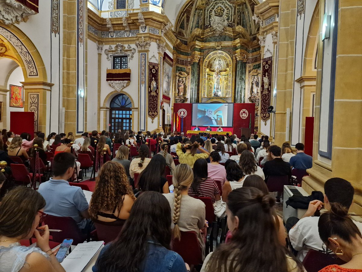 📸 Comienza la segunda jornada del Congreso internacional sobre humanización y cuidados a mayores en el Templo del Monasterio de Los Jerónimos.