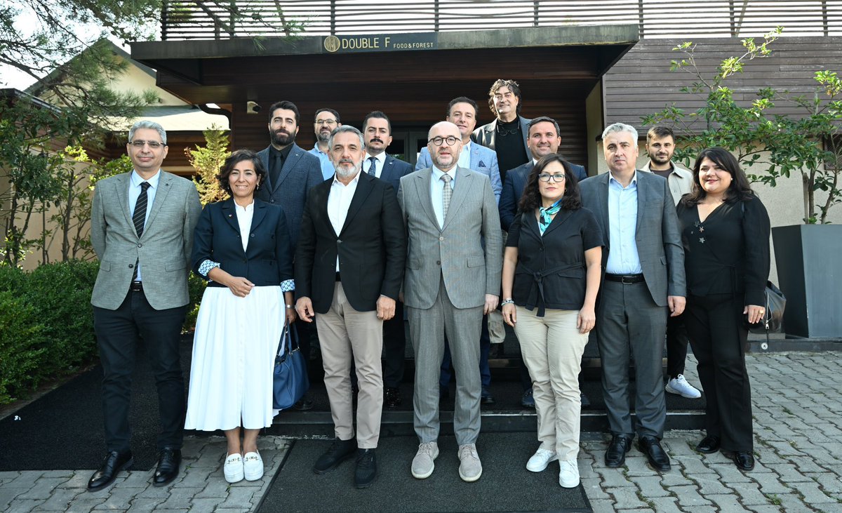 #BTSO Organizasyonuyla Bursa Çevre, Şehircilik ve İklim Değişikliği İl Müdürlüğü tarafından düzenlenen Ustalık Belgesi Bilgilendirme Toplantısı’nı gerçekleştirdik. 

Meslek oda temsilcilerinin de katılım sağladığı ve yürürlüğe girecek “Yetki Belgeli Yapı Ustaları Hakkında”