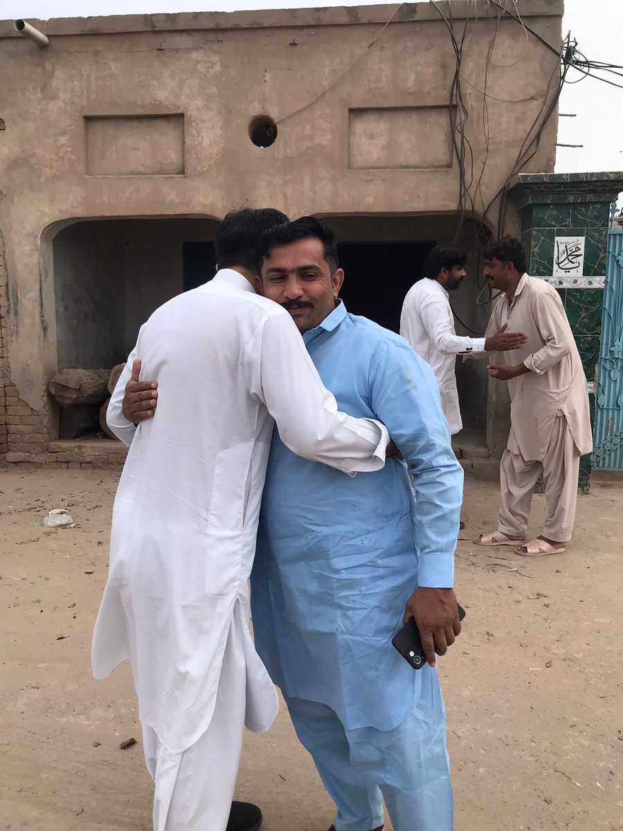 Itzshami021's tweet photo. نعیم حیدر اپنے حلقے کے علاقے کوہلیاں
میں دوستوں اور بزرگوں سے ملاقات https://t.co/pQ2bxRIIUx