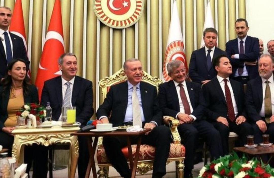 Bu karedeki iki eksik; kilictaroglu ve Öcalan