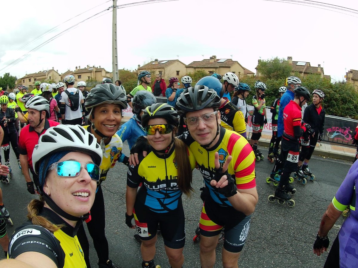ClubPatiBCN's tweet photo. El cap de setmana passat vam tornar a Segòvia per participar a la mitja marató de Trescasas, amb podi per l'@ester_linares (2a M30F) i el @BilbaoCanet (3r M40M). Una aventura més, aquest cop sota la pluja, amb el suport de @bcn_ajuntament @BCN_esports i   #parcdelforum https://t.co/3SXXU4ggNq