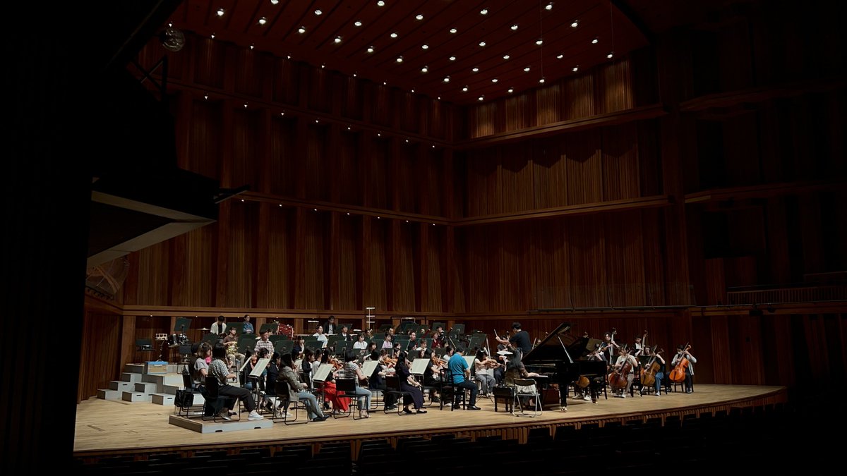 #文化庁芸術祭 主催公演
#アジアオーケストラウィーク
出口大地マエストロと、ピアニスト小山実稚恵さんをお迎えし、充実のプログラムをお届けします！
田野倉雅秋コンマスも一緒に、リハ後に大盛り上がりしていたお三方📸
明日をお楽しみに！
公演詳細🎟️▶︎www1.gcenter-hyogo.jp/contents_parts…