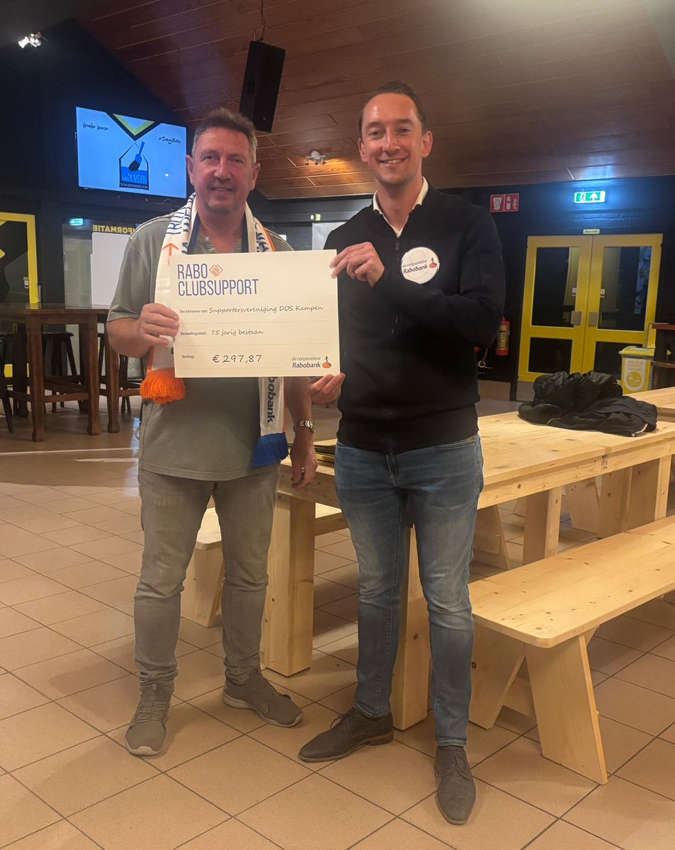 De uitslag van de Rabobank Clubsupport is bekend: De SV mocht €297,87 in ontvangst nemen voor haar 75-jarig jubileum. 
Voorzitter Arend Runia mocht namens DOS het fantastische bedrag van € 2.209,97 in ontvangst nemen. Dit bedrag is bestemd voor de lichtmasten op het hoofdveld.