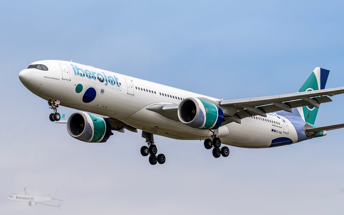 Avianka737's tweet photo. Airbus A330 of iberojet on final to Barcelona Airport after a long flight from New York

#iberojet #aviation #airbus #planespotting https://t.co/xaBVOjhzWf
