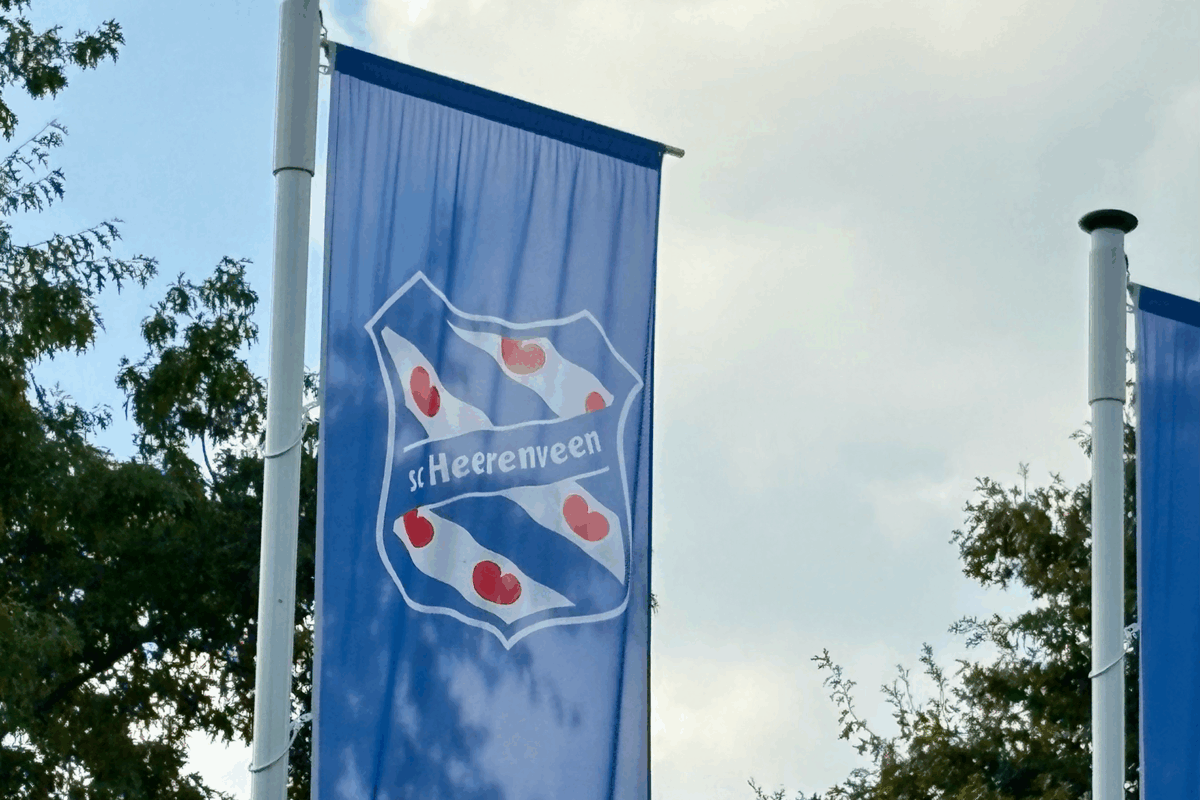 Zowel sc Heerenveen als Excelsior staan voor het eerst allebei onder de streep voorafgaand aan een onderlinge ontmoeting. Wie heeft morgenavond in het Abe Lenstra Stadion de beste kans om uit de gevarenzone te komen?

🔗 Lees onze voorbeschouwing: svproexcelsior.nl/2025/10/voorbe…