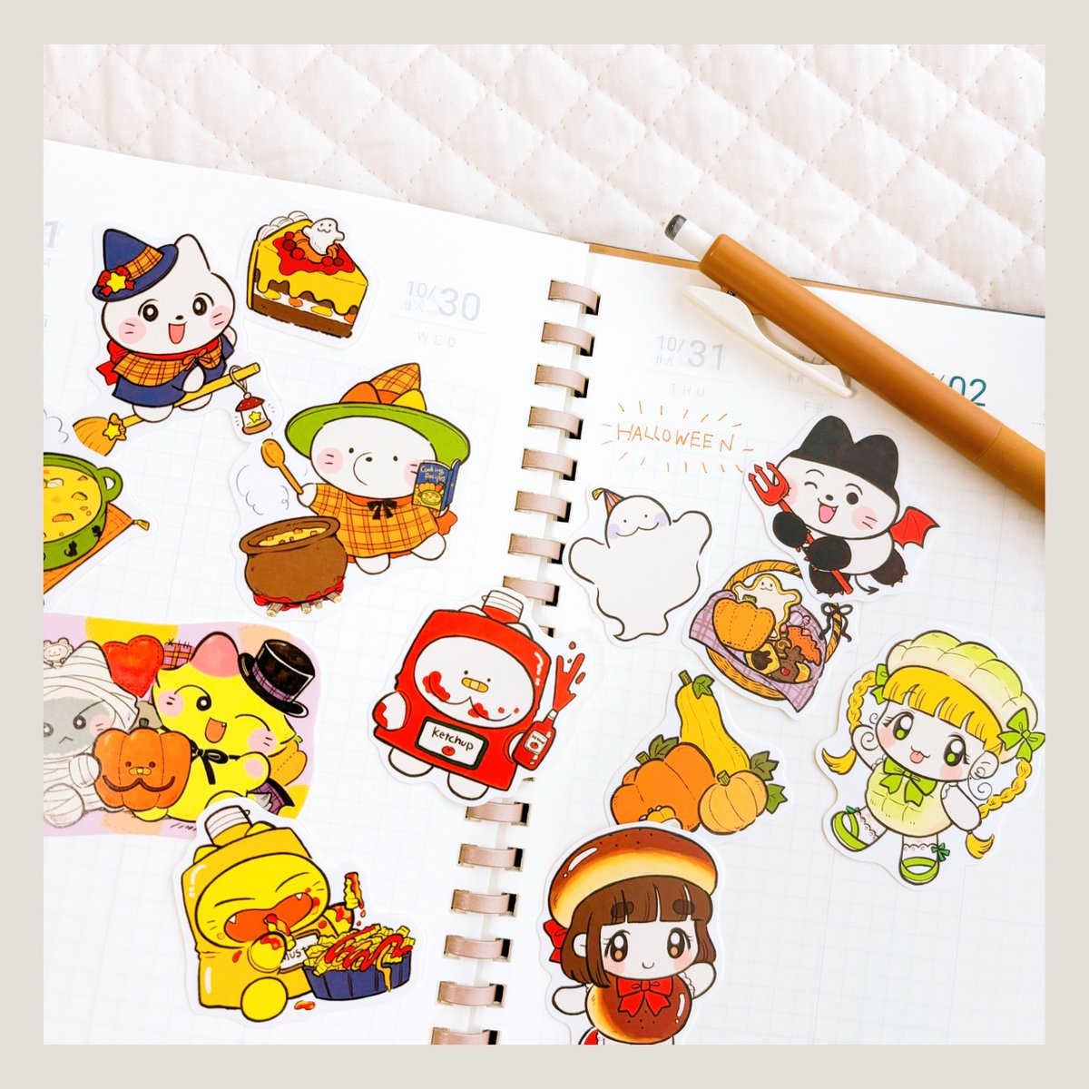 今年新作のハロウィンポストカードは、
既存商品のハロウィンフレークシールと絵柄が連動しているので、いっしょにイラストを楽しめます🎃 