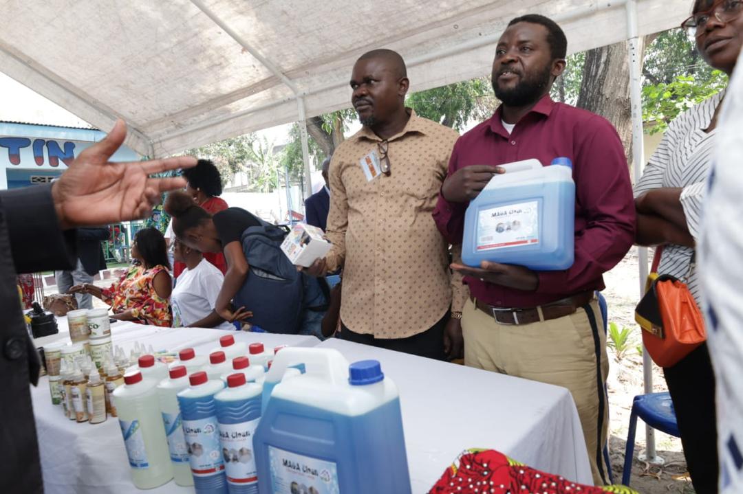 MASOLO YA ANADEC NA BA PME

Le DG de l’ANADEC, Pr. Godefroy KIZABA, a rencontré les entrepreneurs congolais pour écouter leurs défis et proposer des solutions.
Au menu : accompagnement, financement, CONAPA, projet VIJANA &amp; promotion du « Consommons Congolais » 

#Entrepreneuriat