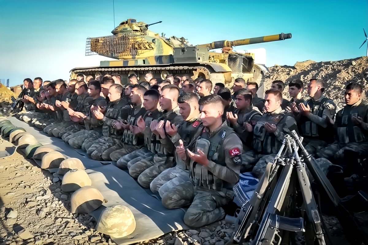 Türk düşmanları hariç herkese Hayırlı Cumalar.