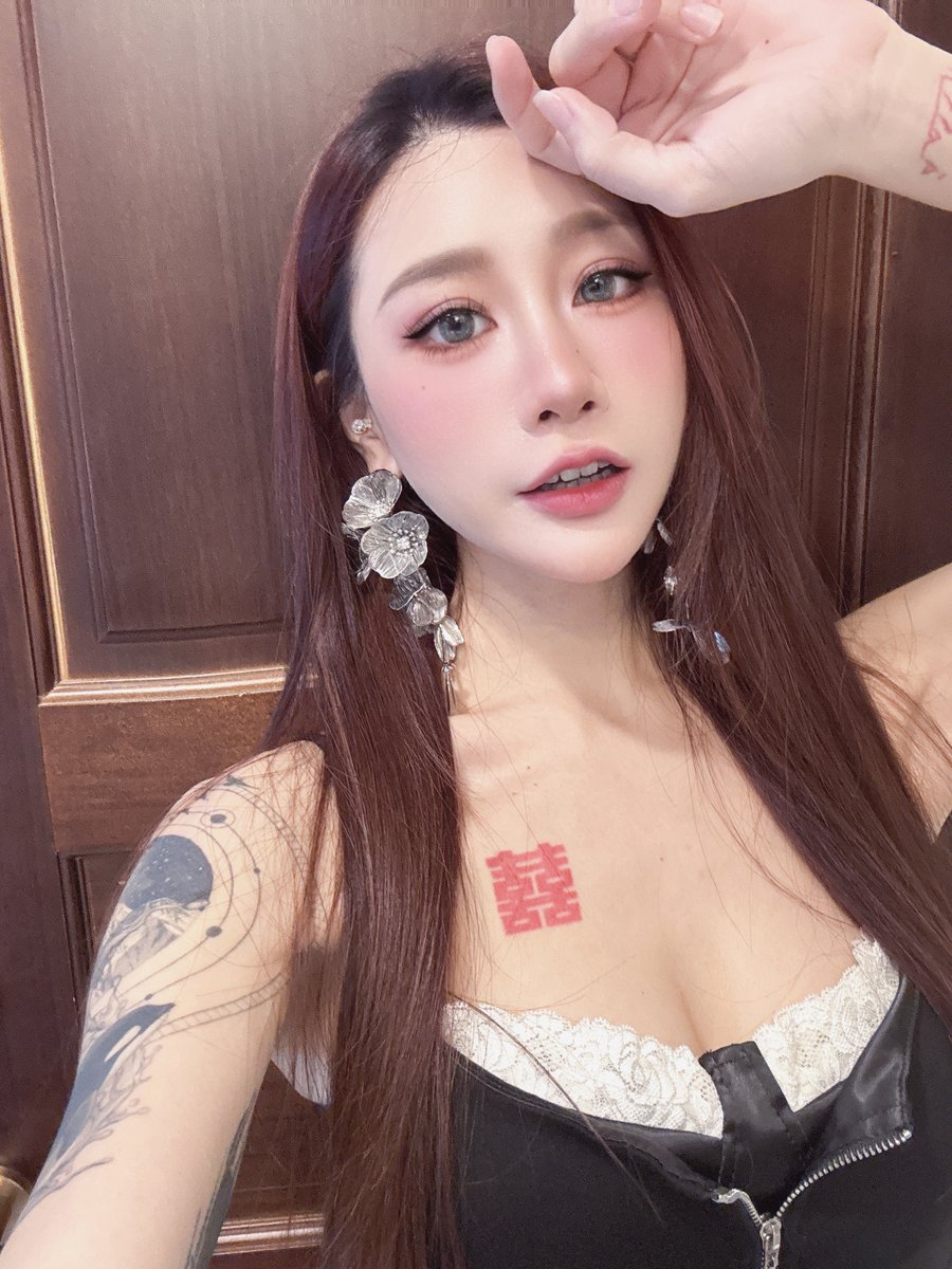 心中有愛你就會很滿足🌕
祝福囍寶們🐰中秋節快樂🥮

𝕁𝕍𝕀𝔻 🔍 𝕗𝕒𝕟𝕝𝕒𝕣𝕒𝟙𝟚𝟚𝟛  
👇👇官方line在這👇👇
lin.ee/9MsjyMT
要有禮貌跟我互動喔😊