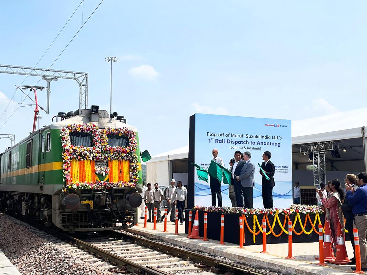 jagritichandra's tweet photo. Maruti Suzuki @Maruti_Corp makes history as the first automaker to deliver cars to Kashmir by rail. Over 100 vehicles reached Anantnag via Indian Railways covering a distance of 850 kms starting from Maruti Manesar plant’s in- plant rail siding, and crossing the world’s highest railway arch bridge on the Chenab.