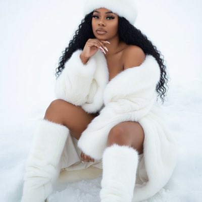 Talk2MEI_Nice's tweet photo. #NewProfilePic
#Trending #FashionWeek 
#MEIZZYMEI 🥶🥶🥶🥶🤞🏾 https://t.co/0NH6Z43NIp