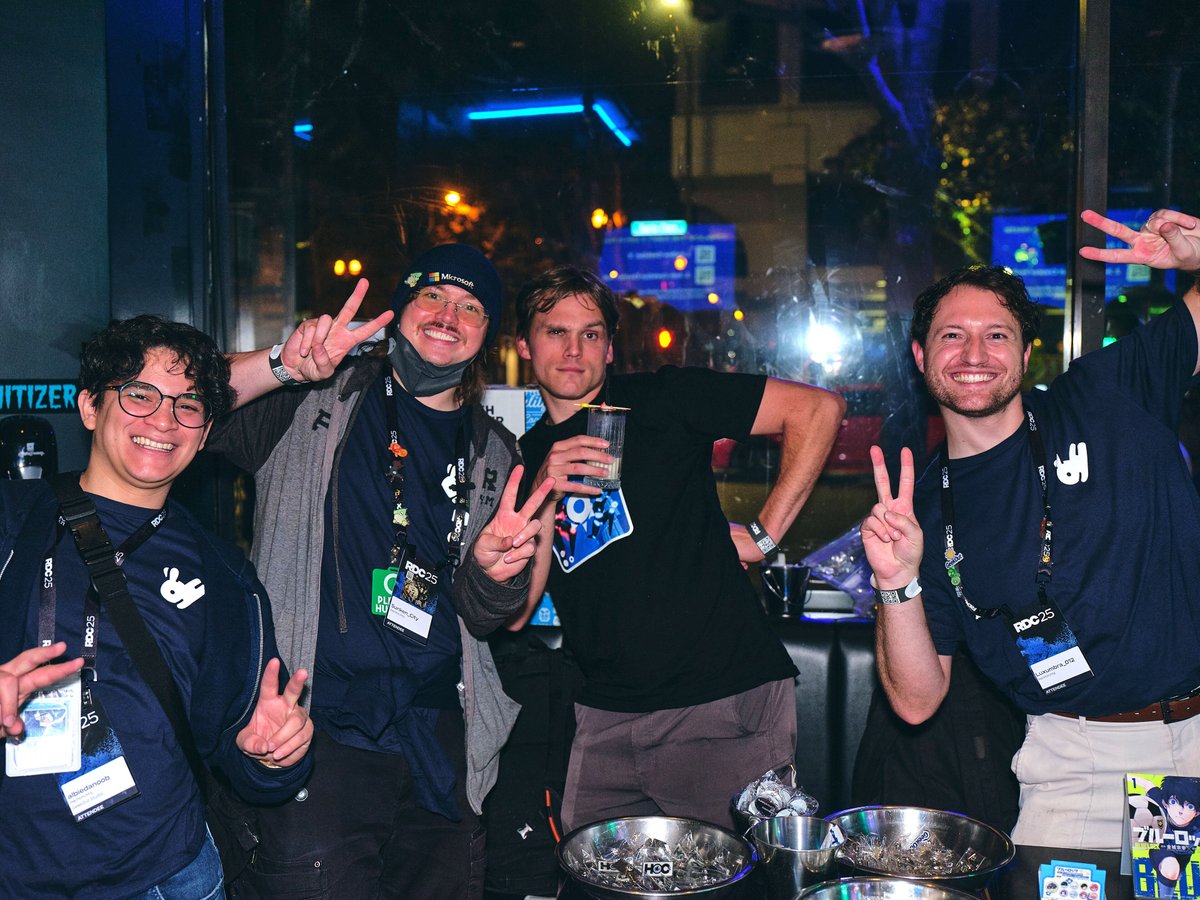 GeekOutKK's tweet image. Some snapshots from GeekOut Japan IP Mixer during RDC25 📸

Big thanks to those who attended for helping us create an awesome night! (And special thanks to @DEART_Akeji  for an incredible autograph&amp;amp;drawing session! 🤩)

And for those who couldn’t come, don’t worry! There’ll be…