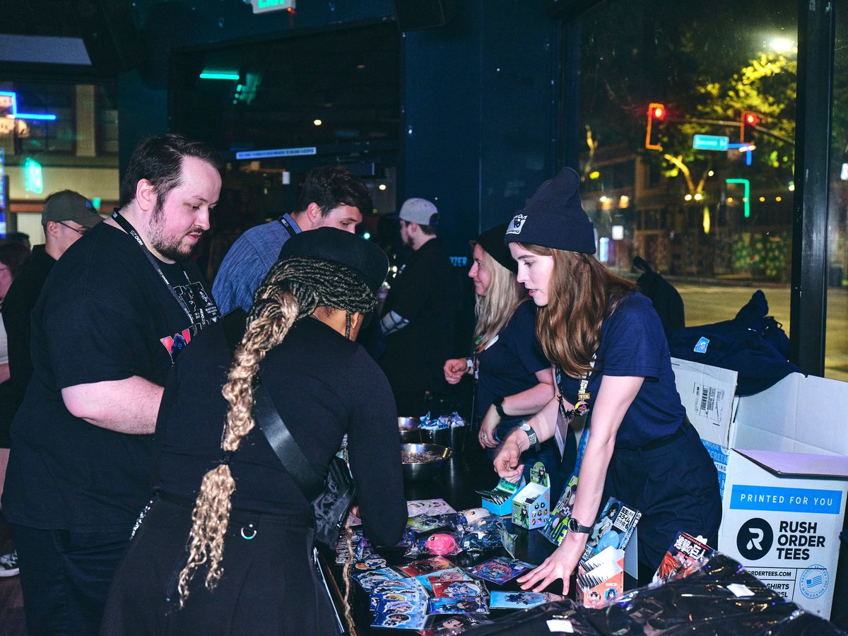 GeekOutKK's tweet image. Some snapshots from GeekOut Japan IP Mixer during RDC25 📸

Big thanks to those who attended for helping us create an awesome night! (And special thanks to @DEART_Akeji  for an incredible autograph&amp;amp;drawing session! 🤩)

And for those who couldn’t come, don’t worry! There’ll be…