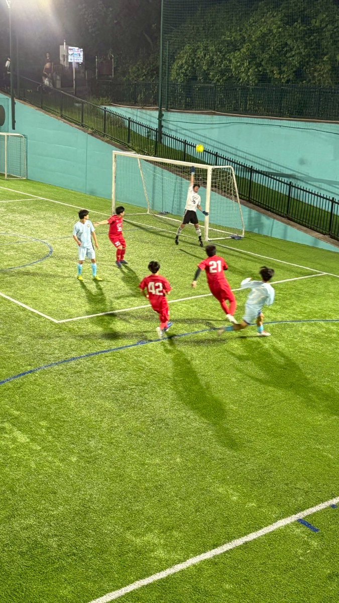 kento_yanai's tweet photo. 第8節は終始相手のペースで試合を進められ、負けました。
ただ、個人のパフォーマンスにおいては決して悲観する必要はなく収穫の多い試合でした。下を向かず、引き続き自分のやるべきことを貫ければと思います。🔥⚽️🔥 https://t.co/K0kwH5Mx7R