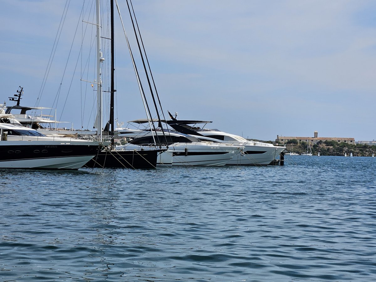 Berths in the heart of Menorca with Isla del Rey as a backdrop. Marina Port Mahón, a unique experience in one of the most beautiful natural harbours in the Mediterranean.

#marinaportmahon #mahon #menorca #superyachts #berthwithus #isladelrey #mediterranean