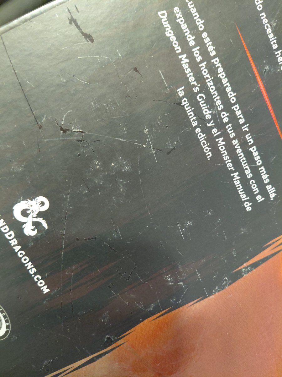 ralonsoespana's tweet photo. @wallapop:
¿Podiais explicarme porque habeis rechazado una disputa donde queria devolver un libro que se ofertaba "como nuevo" pero como puedes ver tiene manchas, bordes rotos, arañazos y golpes? Gracias!! https://t.co/8dgruUTshO