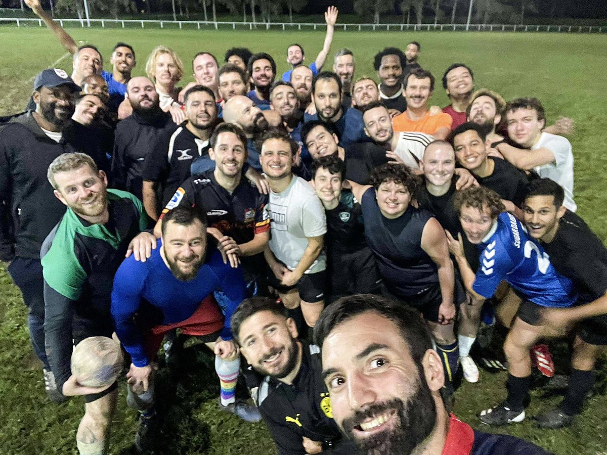 Hier soir, nos Coqs Festifs étaient présents au Jeudi Rugby, au parc de Choisy à Créteil, avec notre coach Ludo. Ça vous a plu ? Alors rendez-vous demain pour la suite ! 🐓🏉❤️