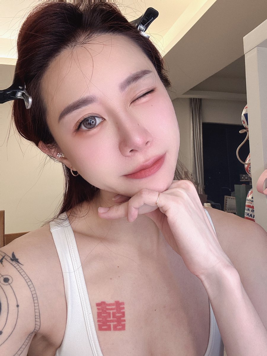怎麼一眨眼就十月了😉

𝕁𝕍𝕀𝔻 🔍 𝕗𝕒𝕟𝕝𝕒𝕣𝕒𝟙𝟚𝟚𝟛  
👇👇官方line在這👇👇
lin.ee/9MsjyMT
要有禮貌跟我互動喔
