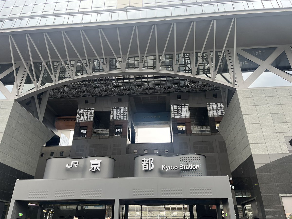 fff_____20's tweet photo. 新幹線のお隣がフロサポさんだった🐬
 #フロサポ京都修学旅行 https://t.co/O7XYUi0EFi