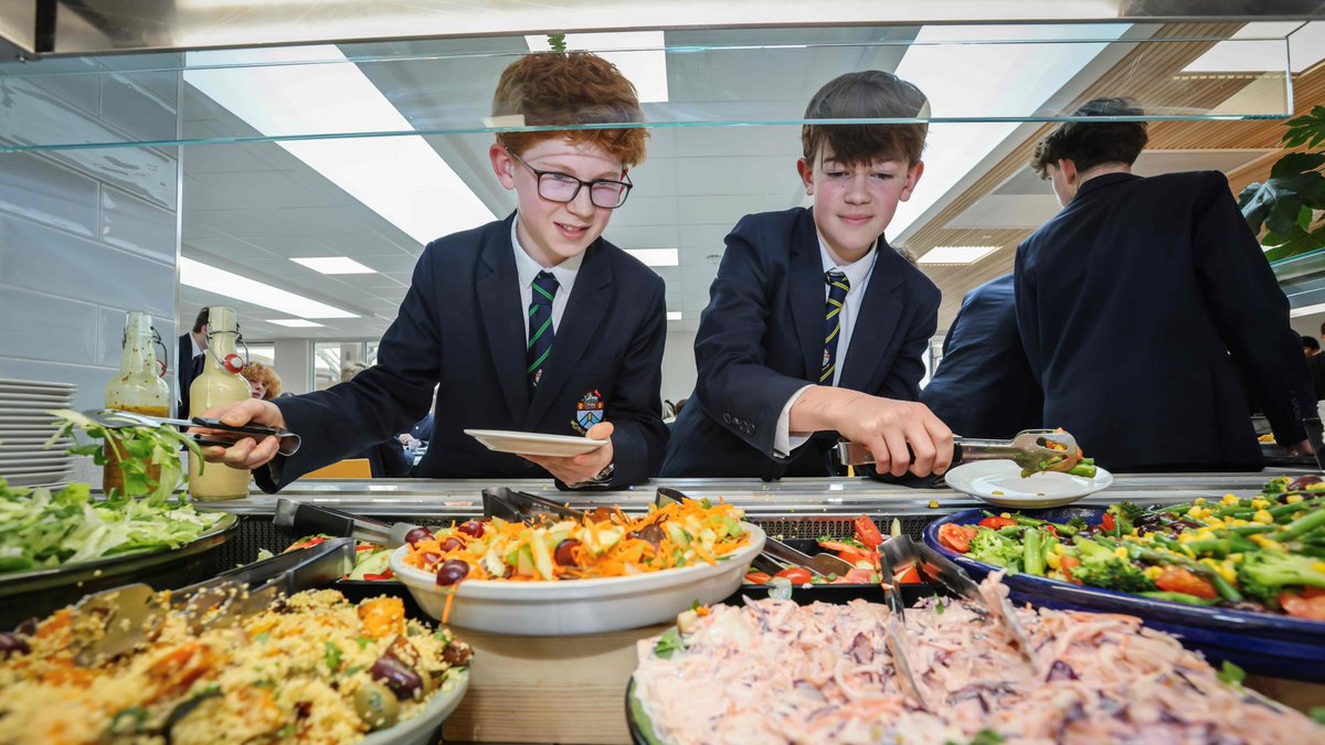 We are looking to appoint an outstanding Commis Chef to assist with the catering service to students, staff, parents and visitors to Halliford School. For more information and to apply, please visit: hallifordschool.co.uk/vacancy/commis…