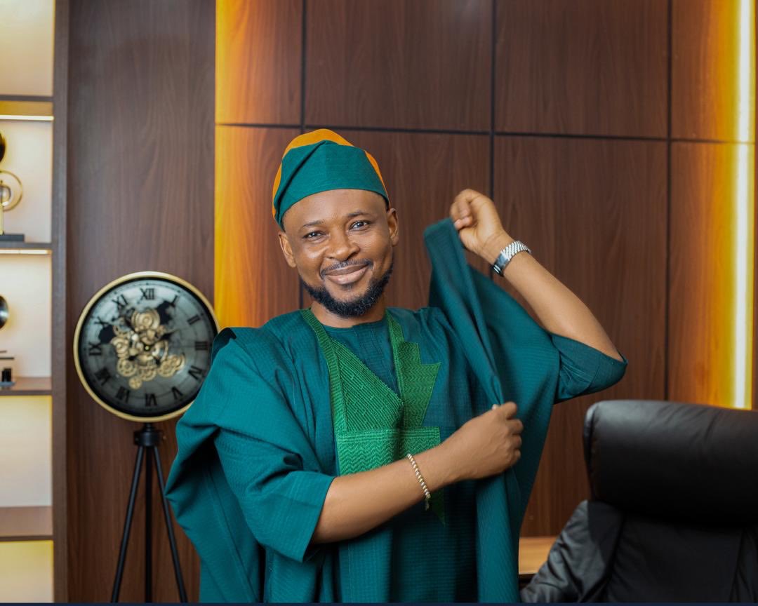 AdebisLateef's tweet image. Happy Birthday BIG JJ @Omojuwa🎉

You nuh go fall 🙌💪🔥