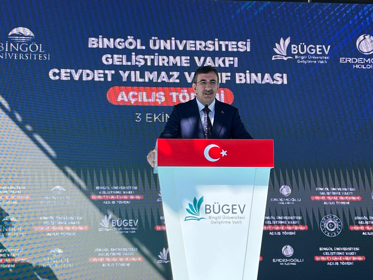 Korkutata_Zeki's tweet photo. 📍 Bingöl Üniversitesi Geliştirme Vakfı Cevdet Yılmaz Vakıf Binası 

Cumhurbaşkanı Yardımcımız Sayın Cevdet Yılmaz’ın teşrifleriyle Bingöl Üniversitesi Geliştirme Vakfı’nın (BÜGEV) açılışını gerçekleştirdik.

 Bu değerli girişime öncülük eden hayırsever iş insanı Sayın İbrahim Erdemoğlu başta olmak üzere, emeği geçen herkese teşekkür ediyorum.

Vakfımızın şehrimize, üniversitemize ve gençlerimize hayırlı olmasını temenni ediyorum.