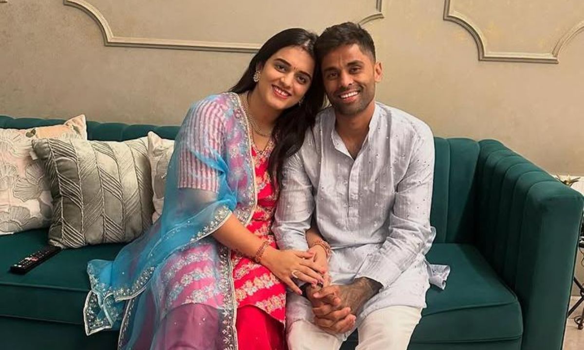 thehauterrfly's tweet image. Who is Devisha Shetty, Dance Instructor, Youtuber, And Cricketer Suryakumar Yadav&apos;s Wife? -  hauterrfly.com/trending/who-i… 
#Cricketer #dancer #DevishaShetty #SuryakumarYadav