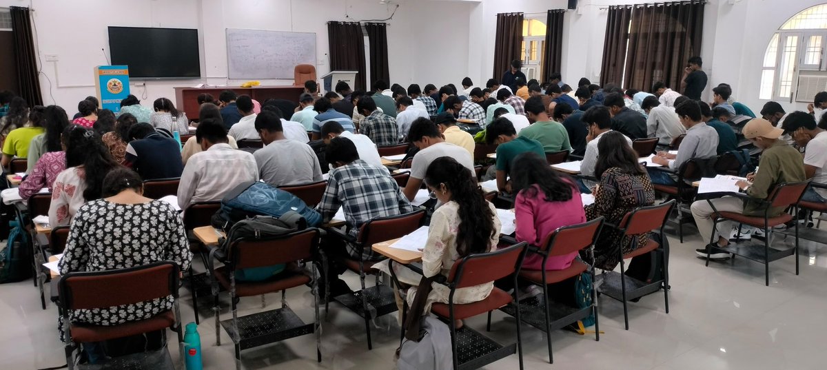 Vision_IAS's tweet image. 🎓Pratispardha 2025 – University of Lucknow | Intra-College Round Concluded!
⚡Next Up: Inter-College Round where top 3 finalists from each college will compete in a competition featuring:
• Group Discussion
• Case Study
• Debate
📲7042413943
#Pratispardha #VisionIAS
