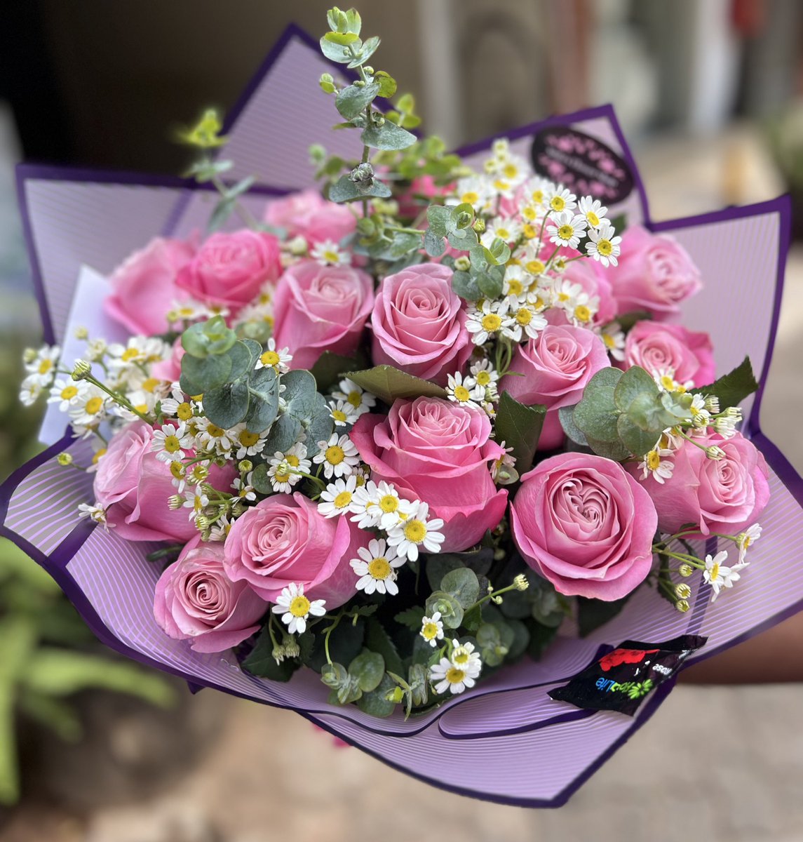 surprise her today. 🌸💝✨
This stunning bouquet of pink roses + daisies is just KSh 1,500 — weekend deal only 🌸

🚚 Same-day delivery in Nairobi
📲 0745 490 459

#Sato1500 #SurpriseHer #NairobiFlorist #SintasFlowerShop