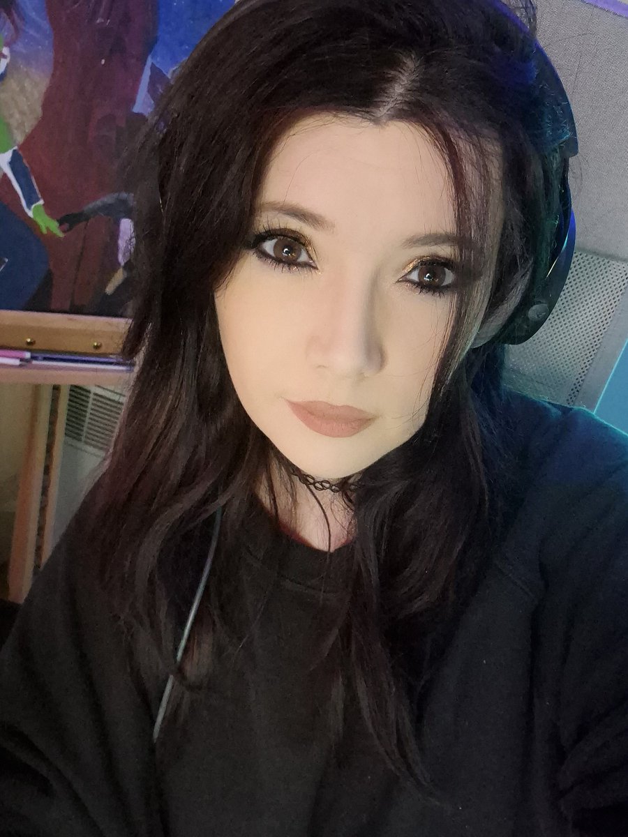 Today we're learning how to walk with #babysteps  although we will probably spend most of our time falling on our butts 😂 Come watch the shenanigans! #twitch #twitchstreams #girlsoftwitch #twitchgirls