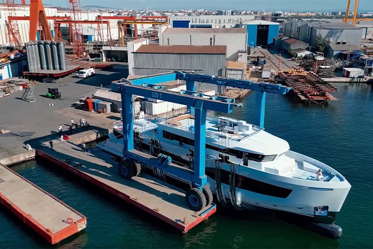 HaberDenizde's tweet photo. Numarine, ikinci 40MXP’yi suya indirdi
Türk yat üreticisi Numarine, 40MXP modelinin ikinci gövdesi olan Mitan’ı denize indirdi.
https://t.co/13OHaDyEfK
#40MXP #Akdenizyaşamtarzı #CanYalman
#MediterraneanExplorer #Miouch #Mitan #Numarine #UmbertoTagliavini
@Numarine https://t.co/Q9d438Heip