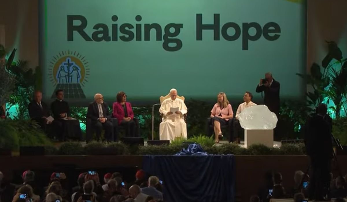 Dios nos preguntará si cuidamos bien este mundo que Él creó, para el bien de todos y de las generaciones futuras, y si cuidamos de nuestros hermanos y hermanas. Entonces, ¿cuál será nuestra respuesta?” #RaisingHope #LaudatoSi10años
🌿adn.celam.org/papa-leon-xiv-… <a href="/CelamWeb/">CELAM</a>