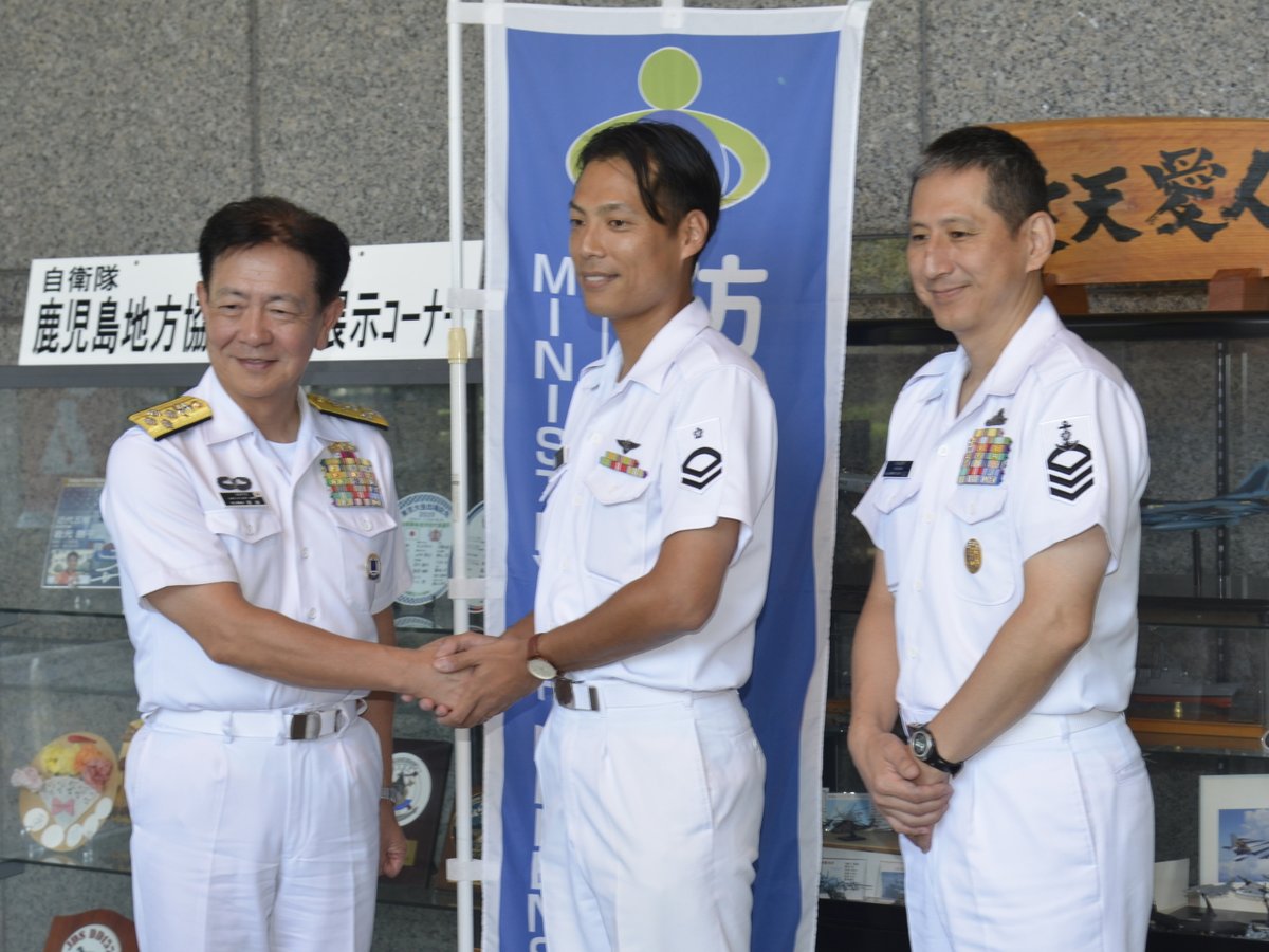 海上幕僚長 が #鹿児島地本 を視察されもした。 #海上自衛官 と懇談