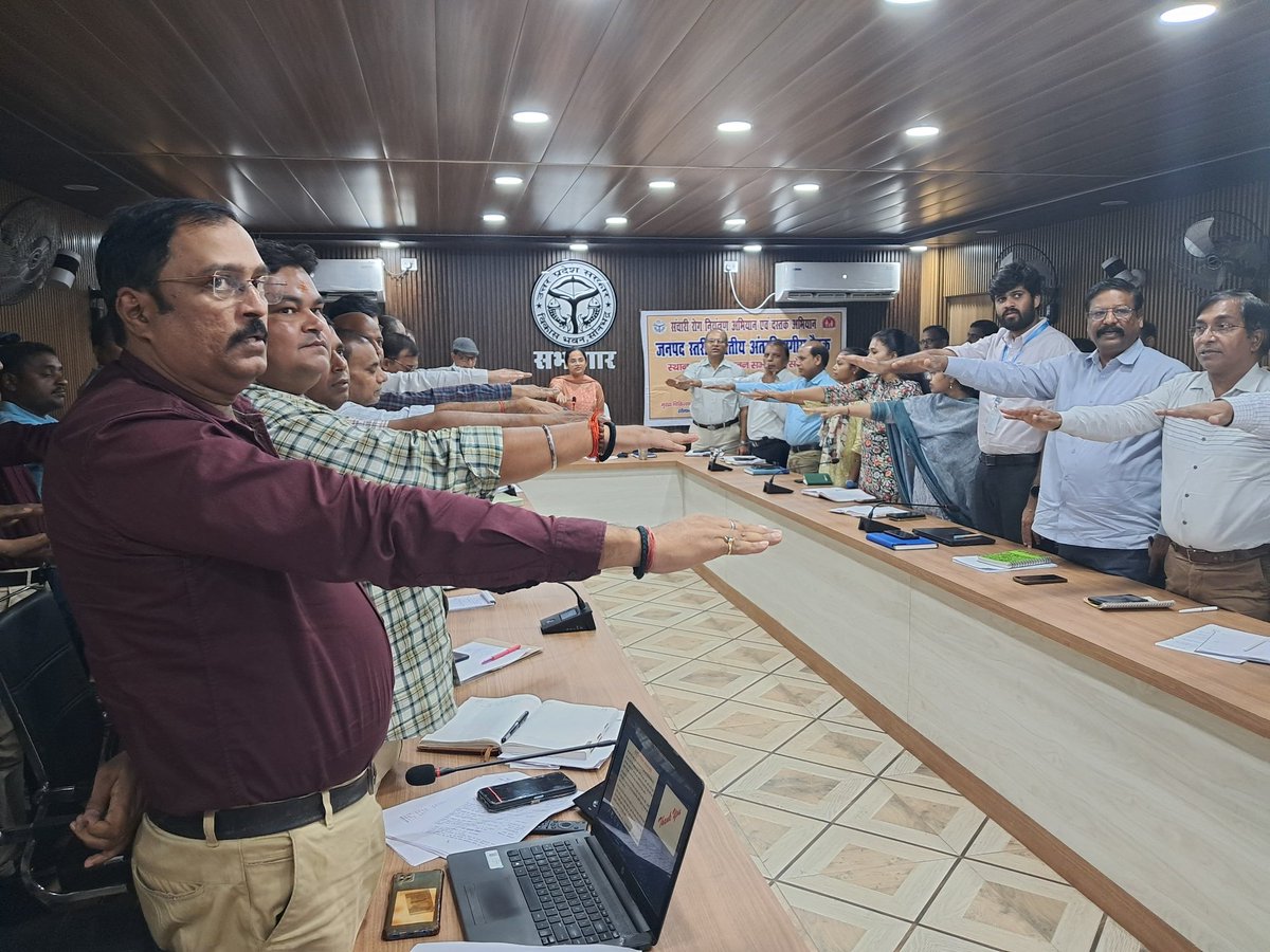 विकास भवन सभागार, #सोनभद्र  में विशेष संचारी रोग नियंत्रण अभियान की द्वितीय अन्तर्विभागीय बैठक आयोजित की गयी, जिसमें संचारी रोग नियंत्रण अभियान में जागरूकता फैलाने, जनपद को रोग मुक्त कराने, शौचालय का प्रयोग करने, व्यक्तिगत साफ-सफाई एवं  वातावरण को स्वच्छ रखने हेतु शपथ दिलायी गयी।