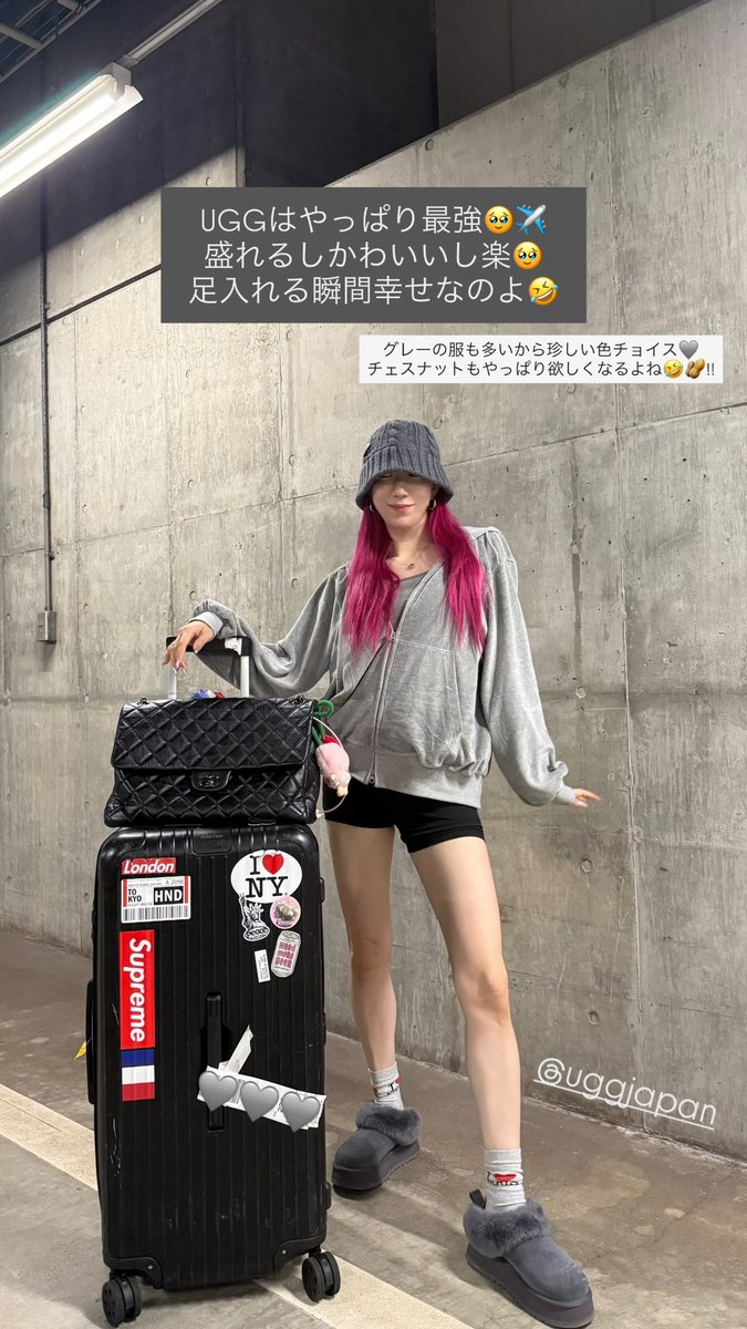 MyangMatto's tweet photo. 고토루나님 캐리어에 쿄카 커피차 스티커 붙이고 다님 켘ㅋㅋㅋㅋㅋㅋ https://t.co/f19BafA98d