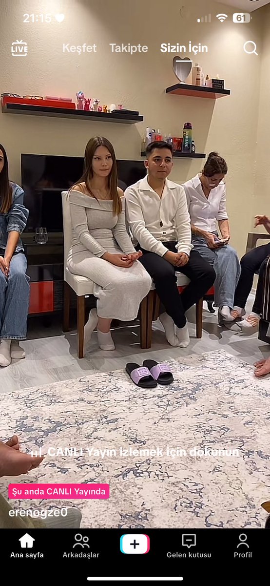 Bu çocuklar nişan törenini 23 Nisan sanıp nasıl giyinmiş üzüldüm ikisine de çocuk AMK mağlum saç tıraşından belli kürt çocuk yaşta evlilik yok Türkiye de diyenlere gelsin