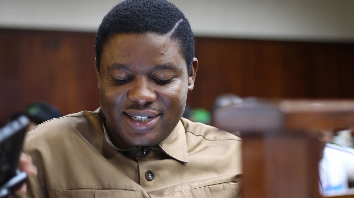 WE ARE IN COURT SESSION ONCE AGAIN ✋🏿

The 2021 July unrest  court proceedings start at 9am today.

Durban High Court.

6th floor, L court.

Until victory, always 🙏🏿