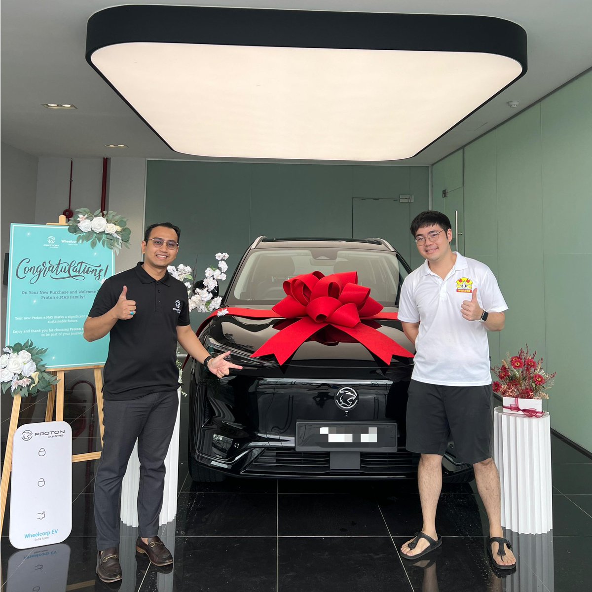 faiztasnim1's tweet image. Congratulations!🥳 
.
Mr Lim Ee Yang🤩
.
On your new purchase Proton e.MAS7 Premium Obsidian Black and welcome to e.MAS Family!🚗🚙
.
Interested with Proton eMAS: wasap.my/601111766149/P…
.
Faiz Tasnim,
Sale specialist,
Proton e.Mas Setia Alam.

#ProtoneMAS #protonemas7