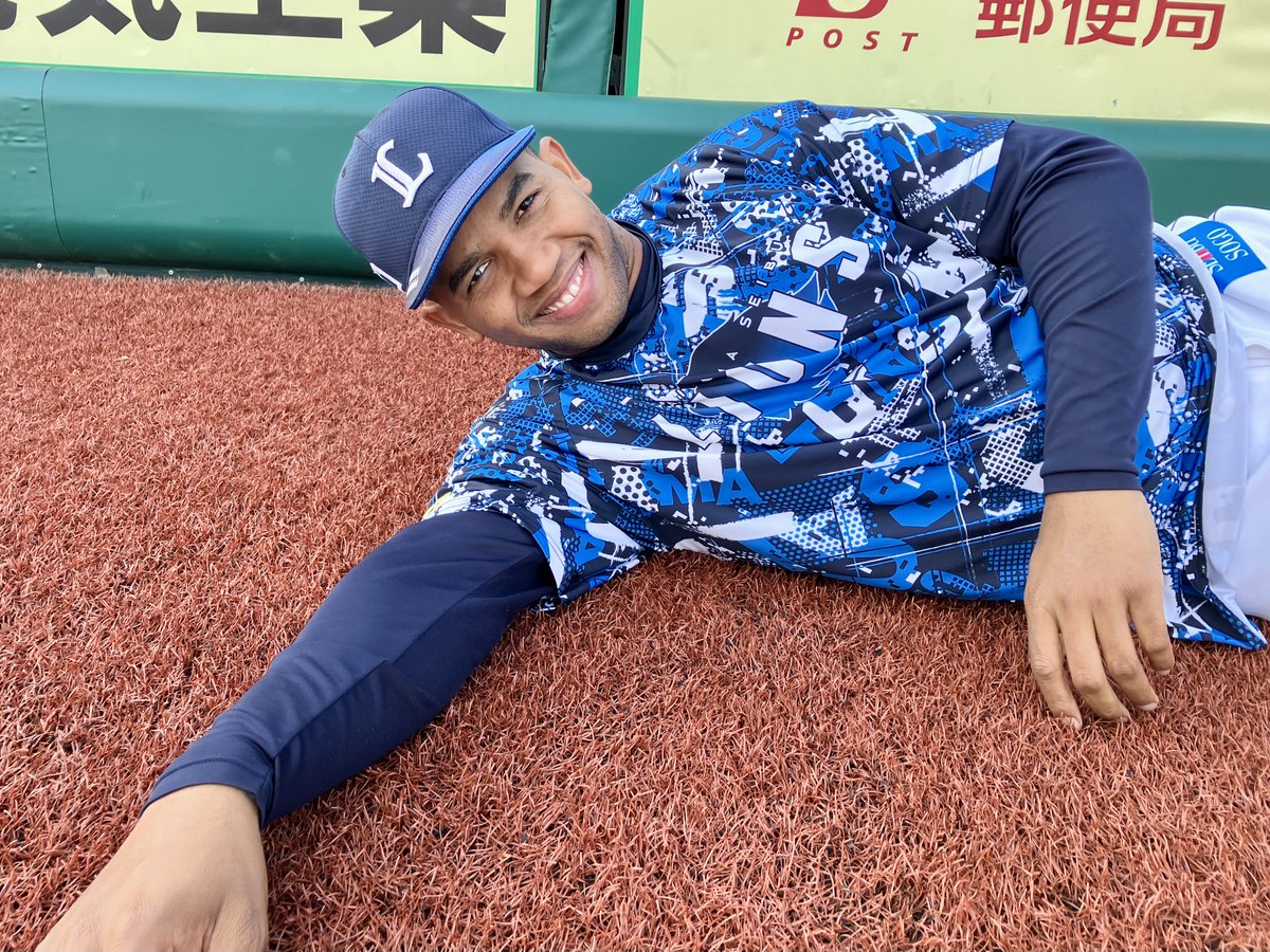 lions_official's tweet image. ストレッチ中の #古賀悠斗 選手とE.ラミレス投手をパシャリ！
今シーズン最後のカードも、万全の準備で臨みます！

#埼玉西武ライオンズ #seibulions #ALLONE