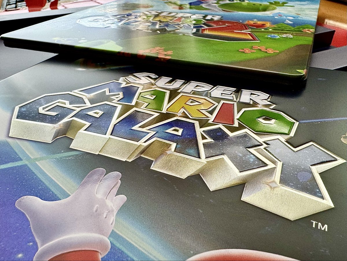 NikeFerrari_'s tweet photo. #NewGamingLoot #SuperMarioGalaxy ❤️🎮🔥

Από My Nintendo Store Ιρλανδίας με δωρεάν αποστολή + stickers και key ring bonuses.

Τα 2 #Iconart metal posters, 30 Χ 21cm με ανάγλυφο logo μέσα σε ωραία συσκευασία στα 17€ έξτρα, καραξίζουν!

Τα Iconart + Steelbook ανήκουν σε Scanavo. https://t.co/rqHoXoETLx