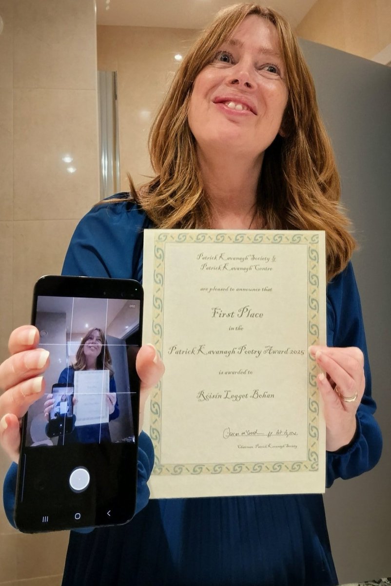 LeggettBohan's tweet image. What an honour to be the recipient of The Patrick Kavanagh Award 2025. Wholehearted gratitude to Darren McCreesh and all @kavanaghcentre for a memorable weekend of art and community. Such a thrill to have my work chosen by effervescent poet Victoria Kennefick 🤍