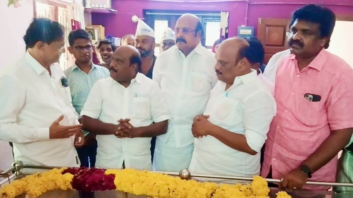 Vasigaran13's tweet photo. On behalf of Tamilnadu Chief Minister @mkstalin State Higher Education Minister Honble @kovichezhiyan paid floral tributes to AamAadmiParty Tamilnadu President Mr.Vasigaran's Mother demise yesterday noon at Thanjavur.

Thanjavur Corporation Mayor Mr.Sun.Ramanathan, Mr.TKG.Neelamegam MLA, Mr.Durai Chandrasekar MLA, Thanjavur Corporation Deputy Mayor Dr.Anjugam Boobathy and AamAadmiParty cadres also seen. @ArvindKejriwal @mkstalin @BhagwantMann @kovichezhiyan @pankajgupta @msisodia @SandeepPathak04 @PankajSinghAAP @Udhaystalin @arivalayam @DMKITwing