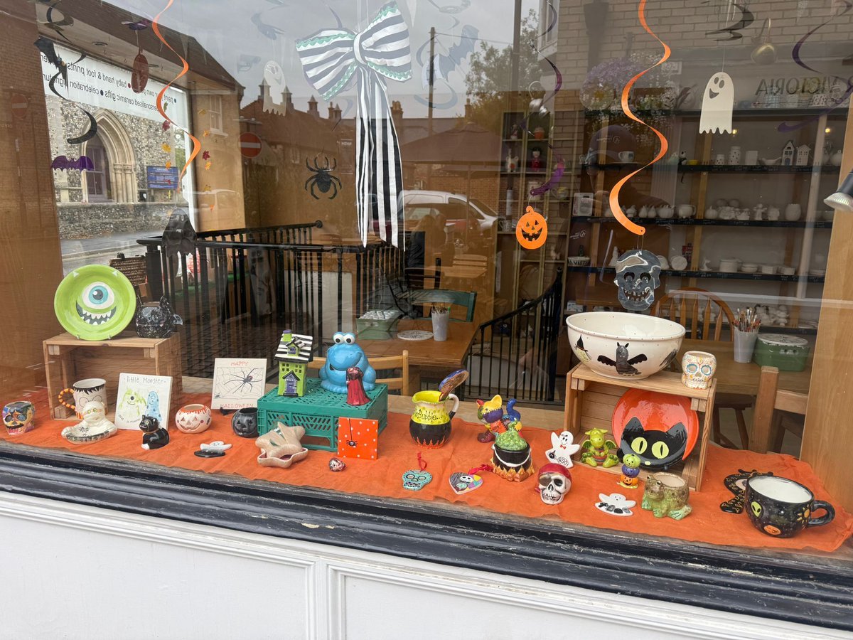 LoveNewmarket's tweet image. It's getting spooooky at Studio Scribbles 👻 The perfect activity to keep all ages entertained this Halloween, pop in to create your own ghoulish fiend. 

#StudioScribbles #PotteryPainting #SupportLocal #SupportOurHighStreet #LoveNewmarket #Newmarket #NewmarketSuffolk