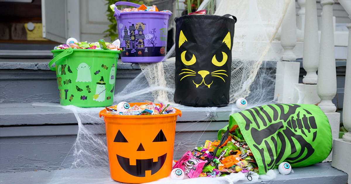 Trick or treat bags ready to be filled with spooky surprises👻 🍬 From ghoulish goodies to creepy candies, these bags are perfect for Halloween night 🎃​ DT.social/lHWv50X2raG