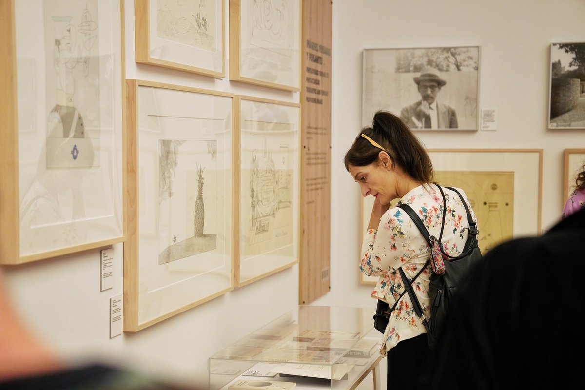 ja_festival's tweet photo. No os perdáis la expo ‘SAUL STEINBERG, EL SIGNO ERRANTE’. Coproducida por Ja! y la Fundación Juan March con el apoyo de The Saul Steinberg Foundation y el patrocinio de Iberdrola, está abierta al público con entrada libre hasta el 31 de octubre en Bizkaia Aretoa-EHU. 

De lunes a viernes: 8.00 - 20.00
Sábados: 10.00 - 14.00 / 16.00 - 20.00 
Domingos: 10.00 - 14.00 #Bilbao
